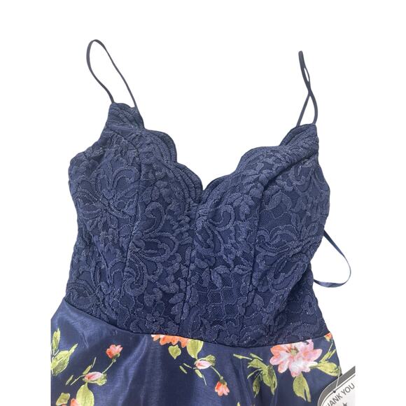 NWT City Studio Navy Blue Floral lace Mini Tiered Dress Junior's Size 5 - Picture 4 of 7